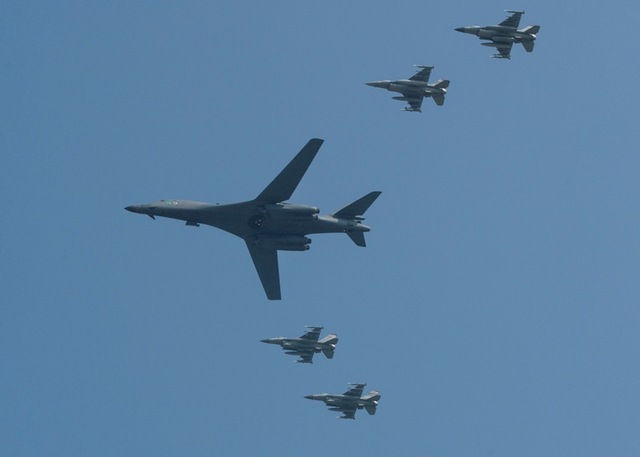 F-16s, B1-B Lancer and F-18 To Fly Over Kern County