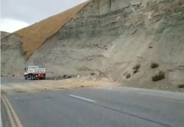 Rock Slide on Alfred Harrell Highway closes one lane