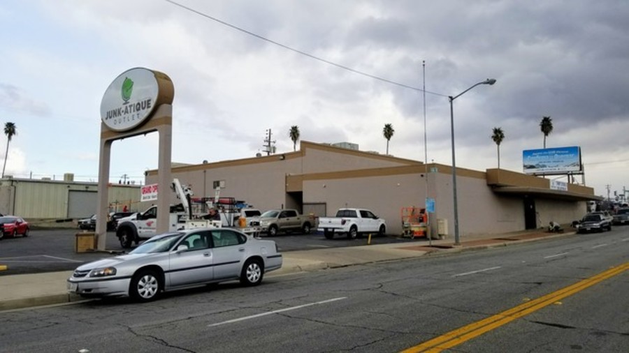 Bakersfield's JunkAtique holding twoday yard sale